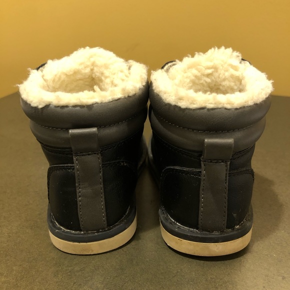 Old Navy boots size 5 toddler - Picture 3 of 4
